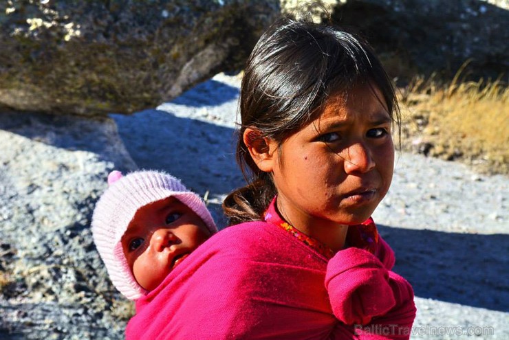 Vara kanjons nav tikai viens, liels Zemes grāvis, bet gan kas daudz vairāk. Barranca del Cobre apdzīvo Tarahumara indiāņi, kur daudzas dāmas vēl jopro Vara kanjons nav tikai viens, liels Zemes grāvis, bet gan kas daudz vairāk. Barranca del Cobre apdzīvo Tarahumara indiāņi, kur daudzas dāmas vēl jopro 128409
