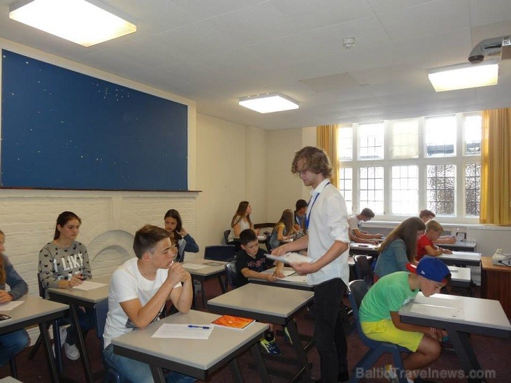 Ieskaties, kā Meridian Group grupa mācās angļu valodu un izbauda vasaru Eastbourne College Lielbritānijā Ieskaties, kā Meridian Group grupa mācās angļu valodu un izbauda vasaru Eastbourne College Lielbritānijā 129097