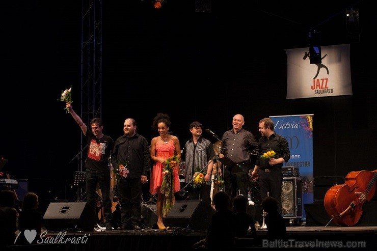 Līdz 26. jūlijam Minhauzena Undā notiek XVII starptautiskais Saulkrastu džeza festivāls «Saulkrasti Jazz 2014», kurā uzstājas izcili džeza mūziķi no 1 Līdz 26. jūlijam Minhauzena Undā notiek XVII starptautiskais Saulkrastu džeza festivāls «Saulkrasti Jazz 2014», kurā uzstājas izcili džeza mūziķi no 1 129179