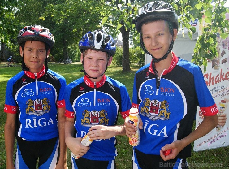 26.07.2014 Emīlijas Sonkas, kas pirms 50 gadiem izcīnīja pasaules čempiones riteņbraukšanā titulu, dzimtajā Alsungā tika aizvadīts kārtējais «Baltais 26.07.2014 Emīlijas Sonkas, kas pirms 50 gadiem izcīnīja pasaules čempiones riteņbraukšanā titulu, dzimtajā Alsungā tika aizvadīts kārtējais «Baltais 129311