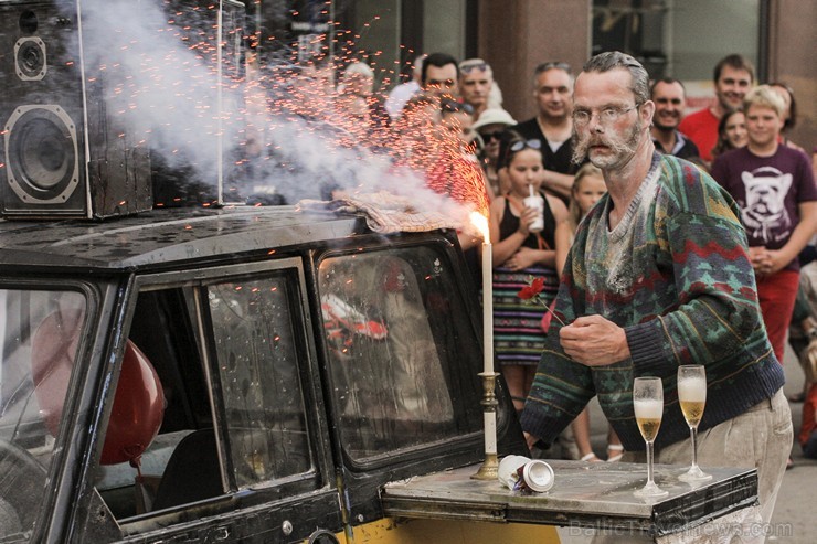 Rīgā aizvadīts vērienīgākais starptautiskais ielu mākslas un pasaules mūzikas festivāls «Re Re Rīga» Rīgā aizvadīts vērienīgākais starptautiskais ielu mākslas un pasaules mūzikas festivāls «Re Re Rīga» 130529