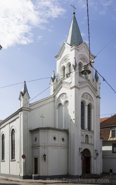 Balti zilganā Rīgas Sāpju Dievmātes baznīca ir pirmā jaunuzceltā mūra katoļu baznīca Rīgā pēc reformācijas ienākšanas Livonijā. Balti zilganā Rīgas Sāpju Dievmātes baznīca ir pirmā jaunuzceltā mūra katoļu baznīca Rīgā pēc reformācijas ienākšanas Livonijā. 131645
