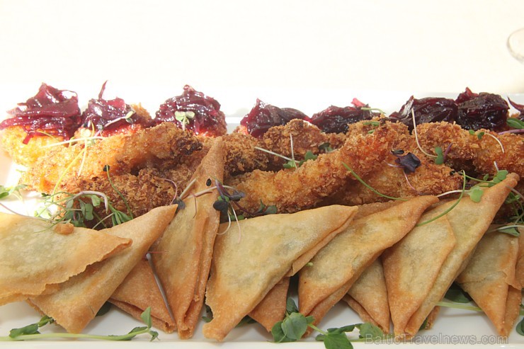 Restorāna «Le Dome» šefpavārs Māris Artišs kopā ar Santorini viesnīcas «Kirini Suites & SPA» restorāna šefpavāru George Iakovidi rīko «Gourmetfestival Restorāna «Le Dome» šefpavārs Māris Artišs kopā ar Santorini viesnīcas «Kirini Suites & SPA» restorāna šefpavāru George Iakovidi rīko «Gourmetfestival 134363