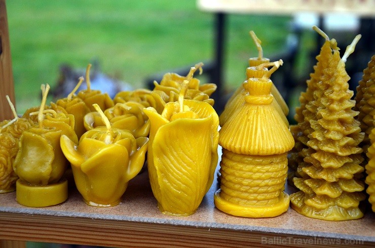 Sestdien, 11.oktobrī, Valmierā tika aizvadīts tradicionālais Simjūda gadatirgus. Šogad tas bija īpaši apmeklēts un priecēja kā pircējus, tā pārdevējus Sestdien, 11.oktobrī, Valmierā tika aizvadīts tradicionālais Simjūda gadatirgus. Šogad tas bija īpaši apmeklēts un priecēja kā pircējus, tā pārdevējus 136123