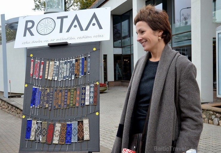 Sestdien, 11.oktobrī, Valmierā tika aizvadīts tradicionālais Simjūda gadatirgus. Šogad tas bija īpaši apmeklēts un priecēja kā pircējus, tā pārdevējus Sestdien, 11.oktobrī, Valmierā tika aizvadīts tradicionālais Simjūda gadatirgus. Šogad tas bija īpaši apmeklēts un priecēja kā pircējus, tā pārdevējus 136132