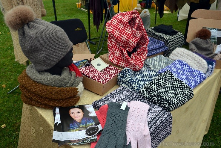 Sestdien, 11.oktobrī, Valmierā tika aizvadīts tradicionālais Simjūda gadatirgus. Šogad tas bija īpaši apmeklēts un priecēja kā pircējus, tā pārdevējus Sestdien, 11.oktobrī, Valmierā tika aizvadīts tradicionālais Simjūda gadatirgus. Šogad tas bija īpaši apmeklēts un priecēja kā pircējus, tā pārdevējus 136150