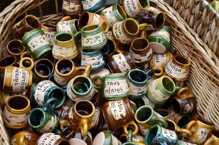 Sestdien, 11.oktobrī, Valmierā tika aizvadīts tradicionālais Simjūda gadatirgus. Šogad tas bija īpaši apmeklēts un priecēja kā pircējus, tā pārdevējus Sestdien, 11.oktobrī, Valmierā tika aizvadīts tradicionālais Simjūda gadatirgus. Šogad tas bija īpaši apmeklēts un priecēja kā pircējus, tā pārdevējus 136171