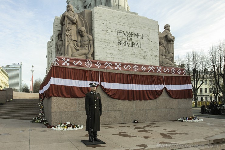 Sākoties atmodas kustībai, cilvēki sāka pie Brīvības pieminekļa pieminēt tautai svarīgos notikumus – Latvijas Republikas dibināšanu, brīvības cīņas, a Sākoties atmodas kustībai, cilvēki sāka pie Brīvības pieminekļa pieminēt tautai svarīgos notikumus – Latvijas Republikas dibināšanu, brīvības cīņas, a 138112