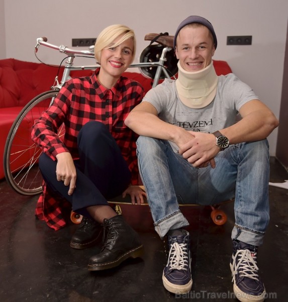 Filmas «Misija – gudrais pilsētnieks» galvenie varoņi ir TV personība Ketija Šēnberga un riteņbraucējs Toms Alsbergs Filmas «Misija – gudrais pilsētnieks» galvenie varoņi ir TV personība Ketija Šēnberga un riteņbraucējs Toms Alsbergs 138726