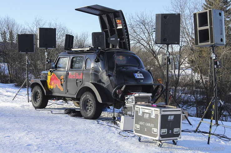 Blakus Cēsu pilsdrupām aizvadītas Red Bull Twitch’n’Ride skijoringa sacensības 143281