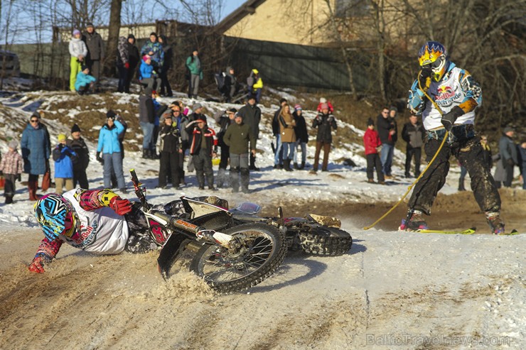 Blakus Cēsu pilsdrupām aizvadītas Red Bull Twitch’n’Ride skijoringa sacensības 143326