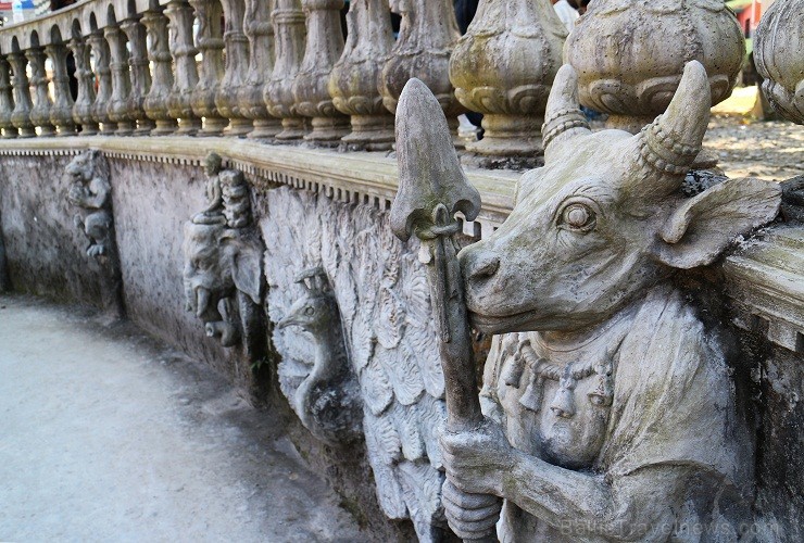 Sargs pie Devi ūdenskrituma alas. Pokhara, Nepāla 143974