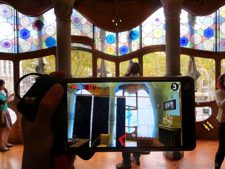 Rezidences viesi var izmantot video ģidu, lai noklausīties Casa Battló stāstu un ieraudzītu kā izskatījās mājas interjers Gaudi laikā. Vairāk informāc Rezidences viesi var izmantot video ģidu, lai noklausīties Casa Battló stāstu un ieraudzītu kā izskatījās mājas interjers Gaudi laikā. Vairāk informāc 144605