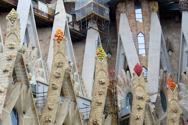 Atklāj, ko slēpj Svētās Ģimenes baznīcas (Sagrada Família) greznas vitrāžas www.sagradafamilia.cat Atklāj, ko slēpj Svētās Ģimenes baznīcas (Sagrada Família) greznas vitrāžas www.sagradafamilia.cat 144986