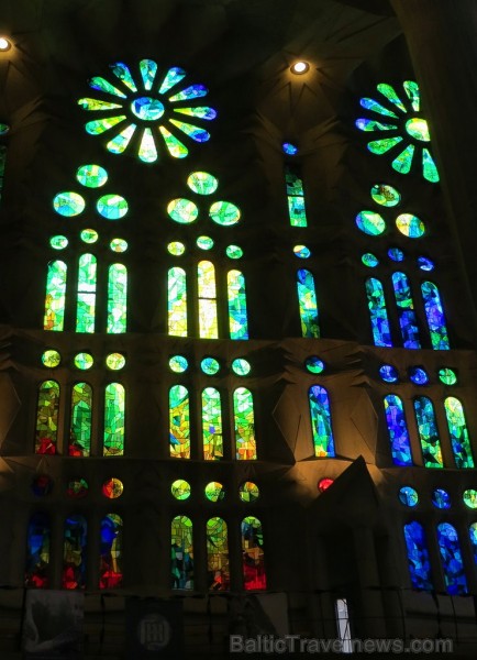 Atklāj, ko slēpj Svētās Ģimenes baznīcas (Sagrada Família) greznas vitrāžas www.sagradafamilia.cat Atklāj, ko slēpj Svētās Ģimenes baznīcas (Sagrada Família) greznas vitrāžas www.sagradafamilia.cat 145009
