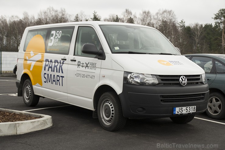 «Park Smart» ir ne tikai inovatīvi aprīkoti, bet arī gādīgi. Klienti bez maksas no stāvvietas tiek nogādāti lidostā, kā arī sagaidīti ar jaunu Volksw «Park Smart» ir ne tikai inovatīvi aprīkoti, bet arī gādīgi. Klienti bez maksas no stāvvietas tiek nogādāti lidostā, kā arī sagaidīti ar jaunu Volksw 146262