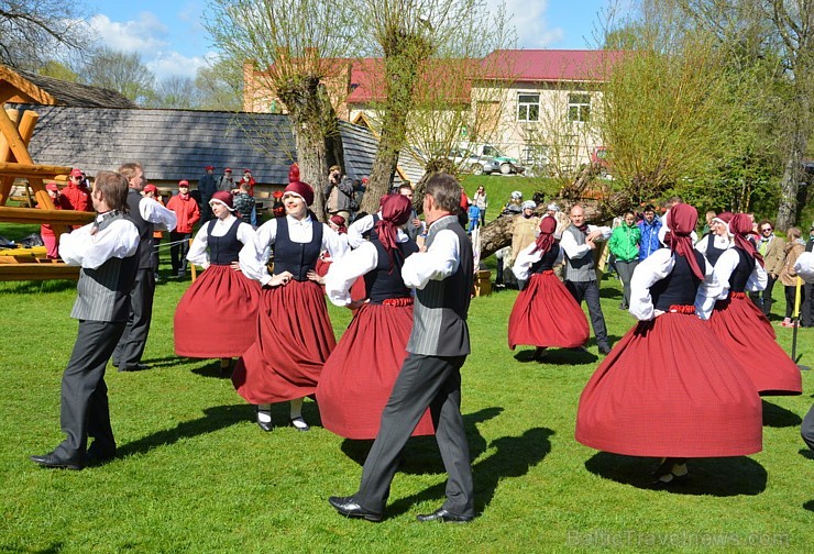 Ieskaties krāšņākā laivu karnevāla norisē 148577