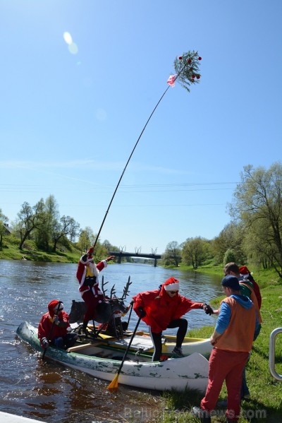 Ieskaties krāšņākā laivu karnevāla norisē 148591