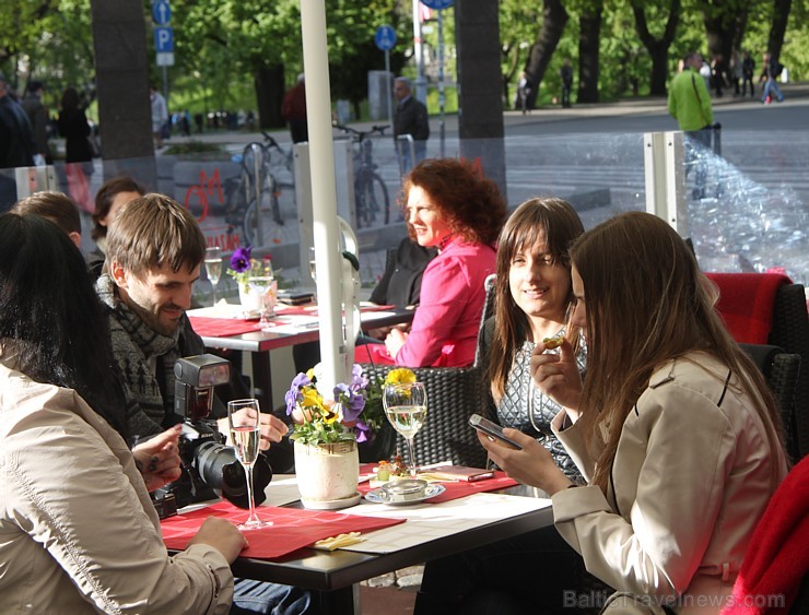 Vecrīgas viesnīcas «Hotel Roma» restorāns «Mazais Otto» atklāj 14.05.2015 vasaras terasi ar skatu uz Brīvības pieminekli- www.HotelRoma.lv 149023