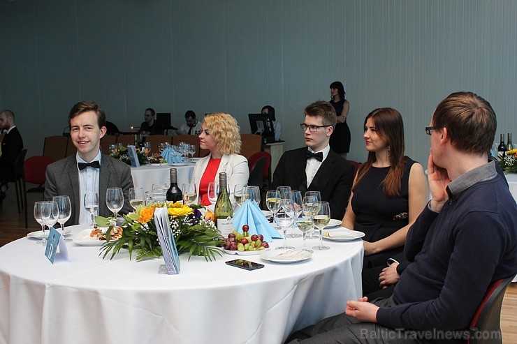Biznesa augstskola Turība 21.05.2015 pirmo reizi apbalvo septīņus Goda absolventus - www.Turiba.lv. Foto: Santa Kozlova Biznesa augstskola Turība 21.05.2015 pirmo reizi apbalvo septīņus Goda absolventus - www.Turiba.lv. Foto: Santa Kozlova 149963