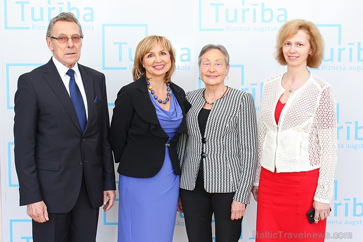 Biznesa augstskola Turība 21.05.2015 pirmo reizi apbalvo septīņus Goda absolventus - www.Turiba.lv. Foto: Santa Kozlova Biznesa augstskola Turība 21.05.2015 pirmo reizi apbalvo septīņus Goda absolventus - www.Turiba.lv. Foto: Santa Kozlova 149980