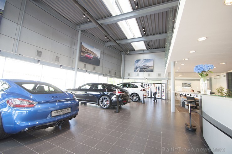 Travelnews.lv redakcija 29.05.2015 izbrauc nelielu Pierīgas maršrutu ar sportisko Porsche Cayman GTS no Porsche.lv Travelnews.lv redakcija 29.05.2015 izbrauc nelielu Pierīgas maršrutu ar sportisko Porsche Cayman GTS no Porsche.lv 150309