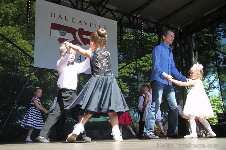 Daugavpils (www.visitdaugavpils.lv) ar vērienīgiem un saulainiem svētkiem svin 740. gadu pilsētas jubileju Daugavpils (www.visitdaugavpils.lv) ar vērienīgiem un saulainiem svētkiem svin 740. gadu pilsētas jubileju 151006