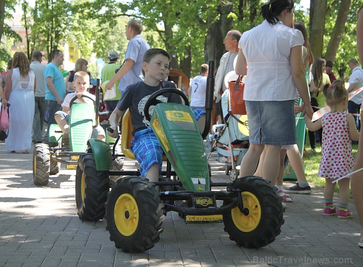 Daugavpils (www.visitdaugavpils.lv) ar vērienīgiem un saulainiem svētkiem svin 740. gadu pilsētas jubileju 151010
