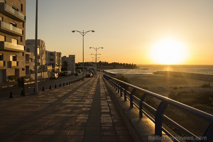 Travelnews.lv redakcija sadarbībā ar starptautisko tūroperatoru Novatours vēro burvīgu saulrietu Tunisijas pilsētas Monastir pievārtē Travelnews.lv redakcija sadarbībā ar starptautisko tūroperatoru Novatours vēro burvīgu saulrietu Tunisijas pilsētas Monastir pievārtē 151239