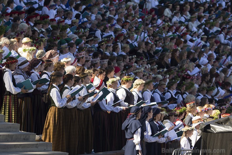 Ziemeļu un Baltijas valstu kori pieskandina Mežaparku 152807