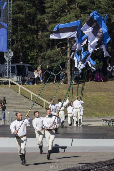 Ziemeļu un Baltijas valstu kori pieskandina Mežaparku 152813