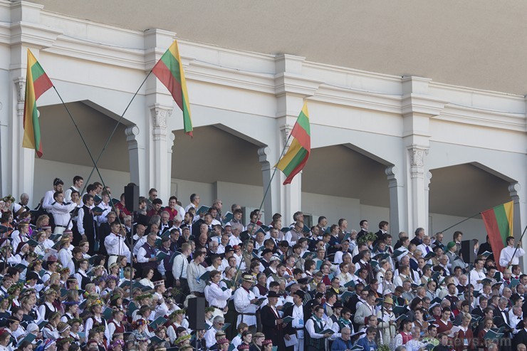 Ziemeļu un Baltijas valstu kori pieskandina Mežaparku 152815