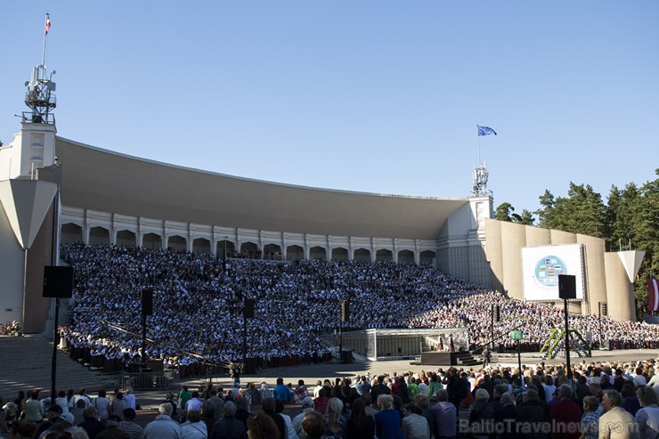 Ziemeļu un Baltijas valstu kori pieskandina Mežaparku 152828