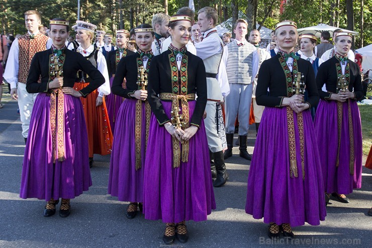 Ziemeļu un Baltijas valstu kori pieskandina Mežaparku 152829