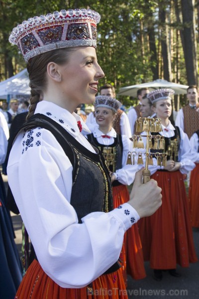 Ziemeļu un Baltijas valstu kori pieskandina Mežaparku 152831