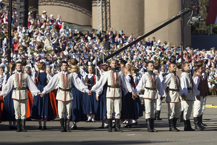 Ziemeļu un Baltijas valstu kori pieskandina Mežaparku 152832