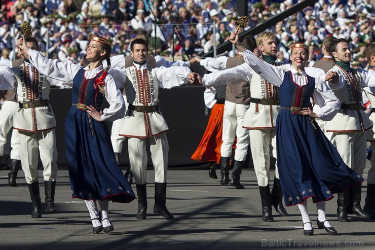 Ziemeļu un Baltijas valstu kori pieskandina Mežaparku 152833