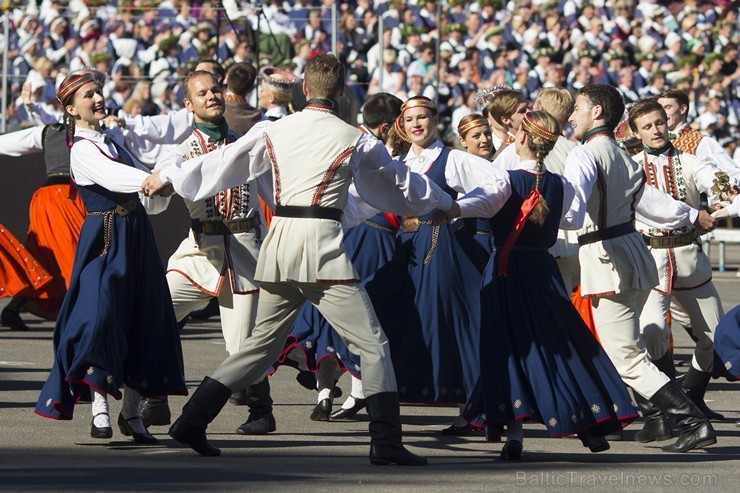 Ziemeļu un Baltijas valstu kori pieskandina Mežaparku 152834