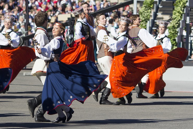 Ziemeļu un Baltijas valstu kori pieskandina Mežaparku 152835