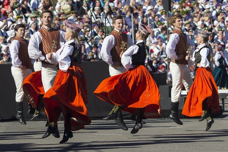 Ziemeļu un Baltijas valstu kori pieskandina Mežaparku 152837
