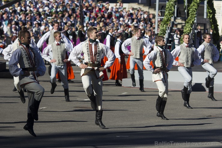 Ziemeļu un Baltijas valstu kori pieskandina Mežaparku 152838