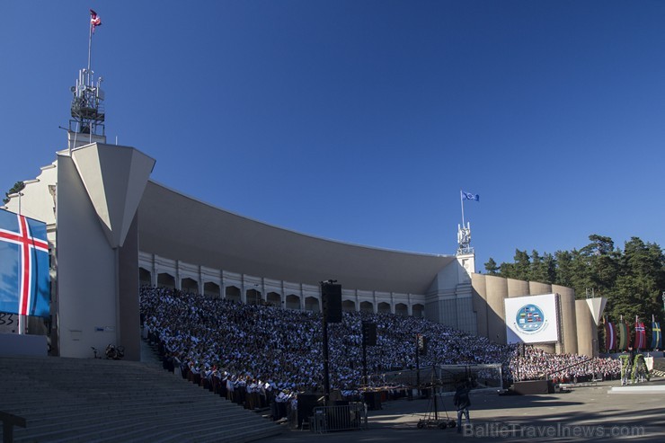 Ziemeļu un Baltijas valstu kori pieskandina Mežaparku 152842