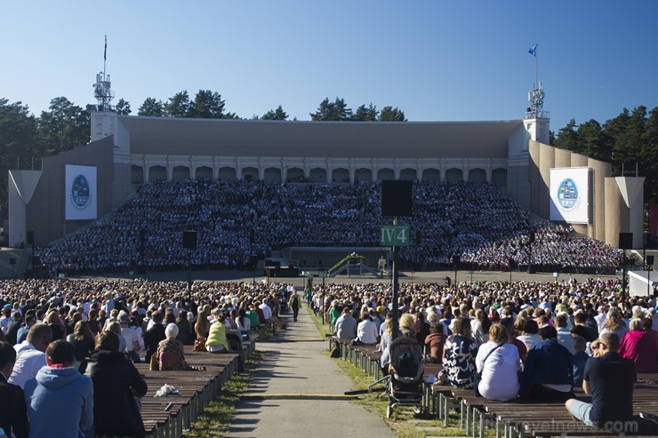 Ziemeļu un Baltijas valstu kori pieskandina Mežaparku 152843