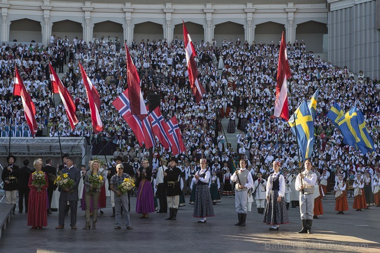 Ziemeļu un Baltijas valstu kori pieskandina Mežaparku 152854
