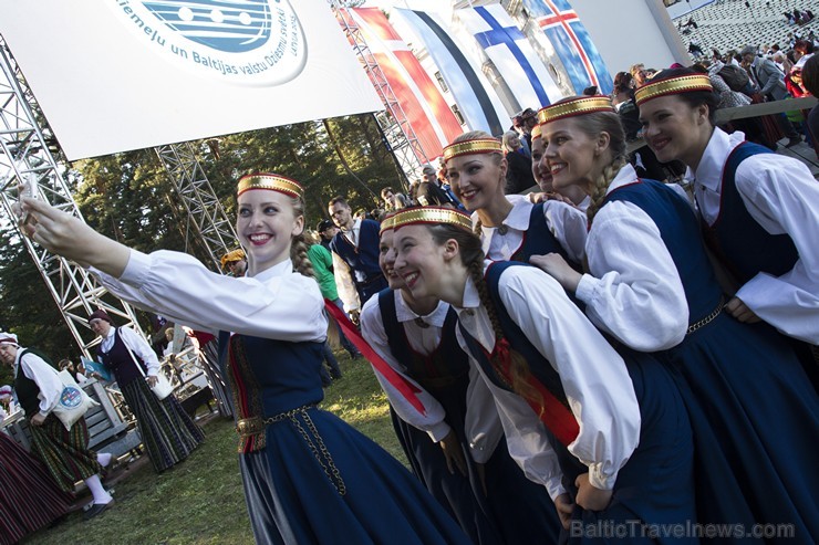 Ziemeļu un Baltijas valstu kori pieskandina Mežaparku 152865