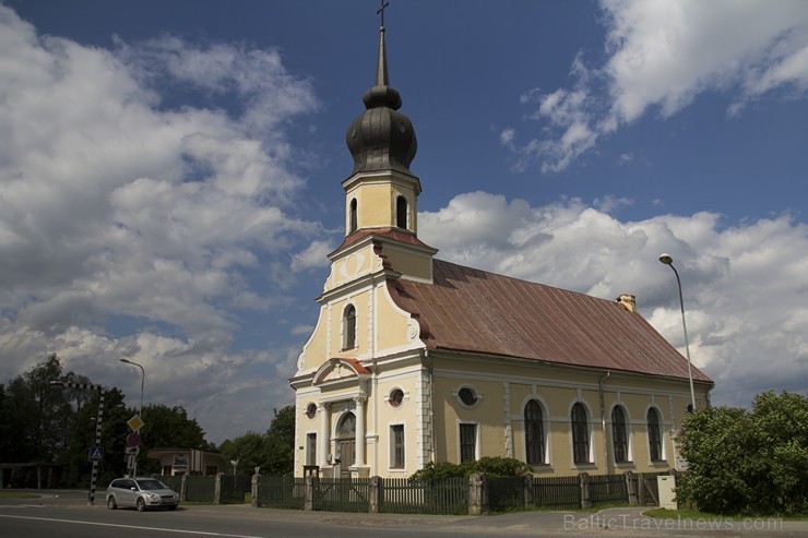 Jau 16.gadsimtā te atradās baznīca, un vairākas koka celtnes nomainīja viena otru, līdz 1783. gadā tika celta tagadējā baznīca, kas iesvētīta 1784.gad Jau 16.gadsimtā te atradās baznīca, un vairākas koka celtnes nomainīja viena otru, līdz 1783. gadā tika celta tagadējā baznīca, kas iesvētīta 1784.gad 152972