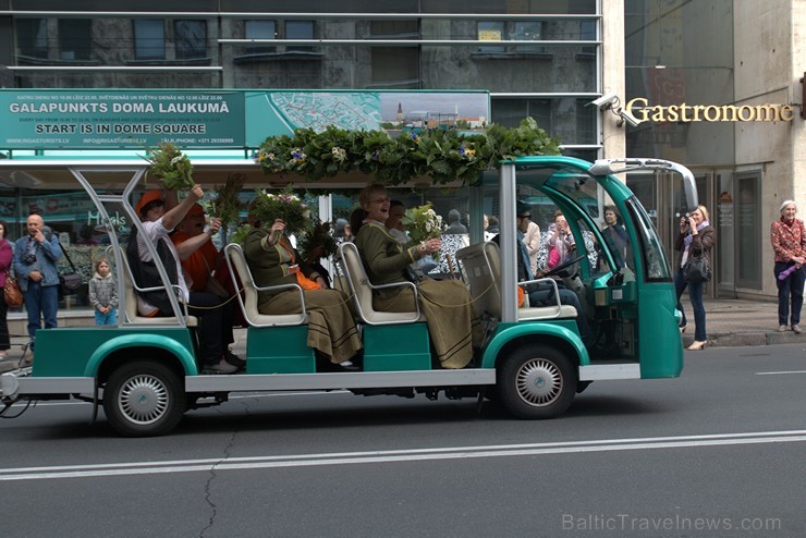 XI Latvijas skolu jaunatnes dziesmu un deju svētku gājiens - atrodi savu kolektīvu (3.daļa) 154169