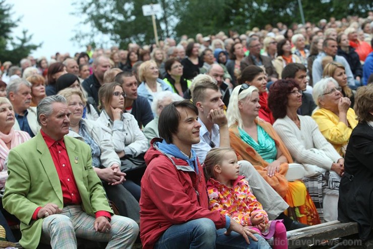 Pirmais Operetes festivāls veiksmīgi sapulcējis pilnus skatītāju solus un tas nepaliek bez atzinīgām apmeklētāju ovācijām. Pirmais Operetes festivāls veiksmīgi sapulcējis pilnus skatītāju solus un tas nepaliek bez atzinīgām apmeklētāju ovācijām. 156038