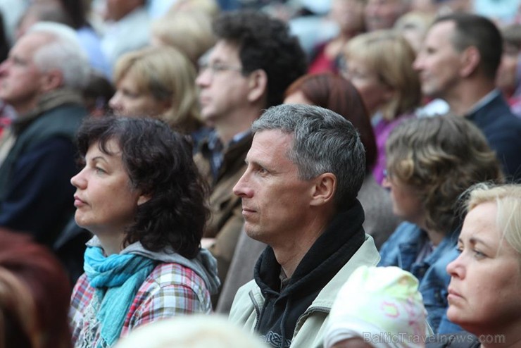 Pirmais Operetes festivāls veiksmīgi sapulcējis pilnus skatītāju solus un tas nepaliek bez atzinīgām apmeklētāju ovācijām. Pirmais Operetes festivāls veiksmīgi sapulcējis pilnus skatītāju solus un tas nepaliek bez atzinīgām apmeklētāju ovācijām. 156046