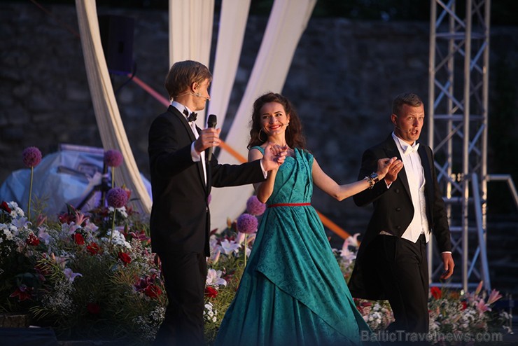 Pirmais Operetes festivāls veiksmīgi sapulcējis pilnus skatītāju solus un tas nepaliek bez atzinīgām apmeklētāju ovācijām. Pirmais Operetes festivāls veiksmīgi sapulcējis pilnus skatītāju solus un tas nepaliek bez atzinīgām apmeklētāju ovācijām. 156062